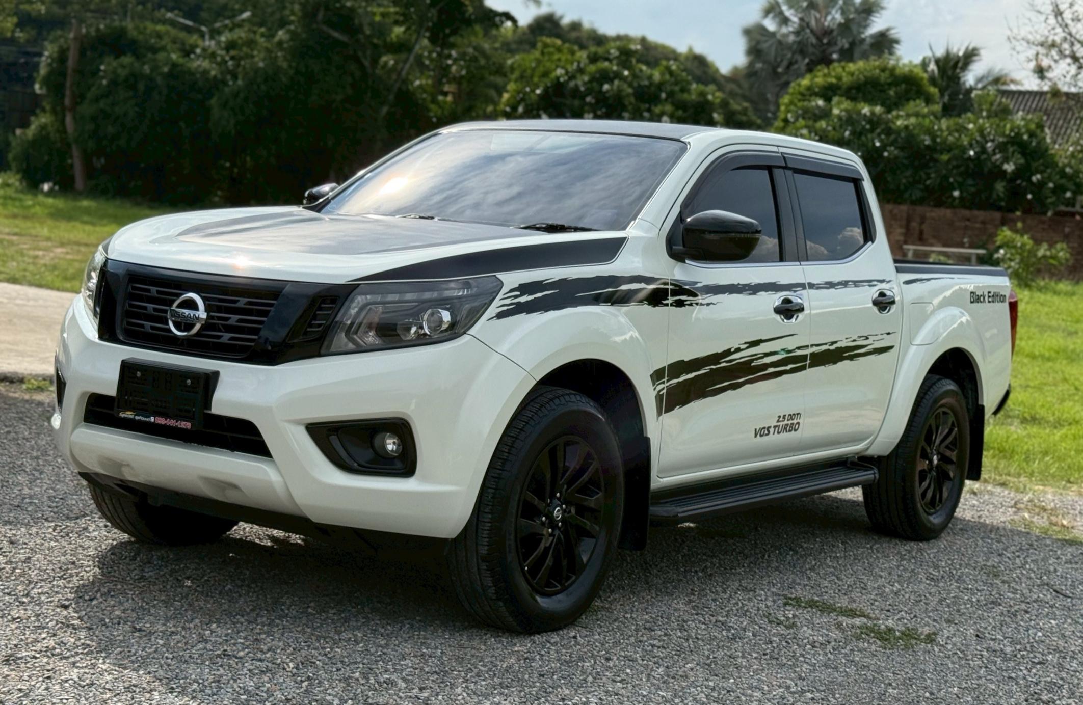 NISSAN NAVARA Double cab NP300 2.5 EL Auto Black-Edition ปี2018 /2562